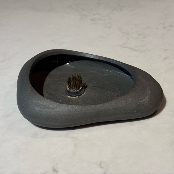 Ikebana Vase Floral Arrangement Vase with Metal Frog Insert - Picture 1 of 8